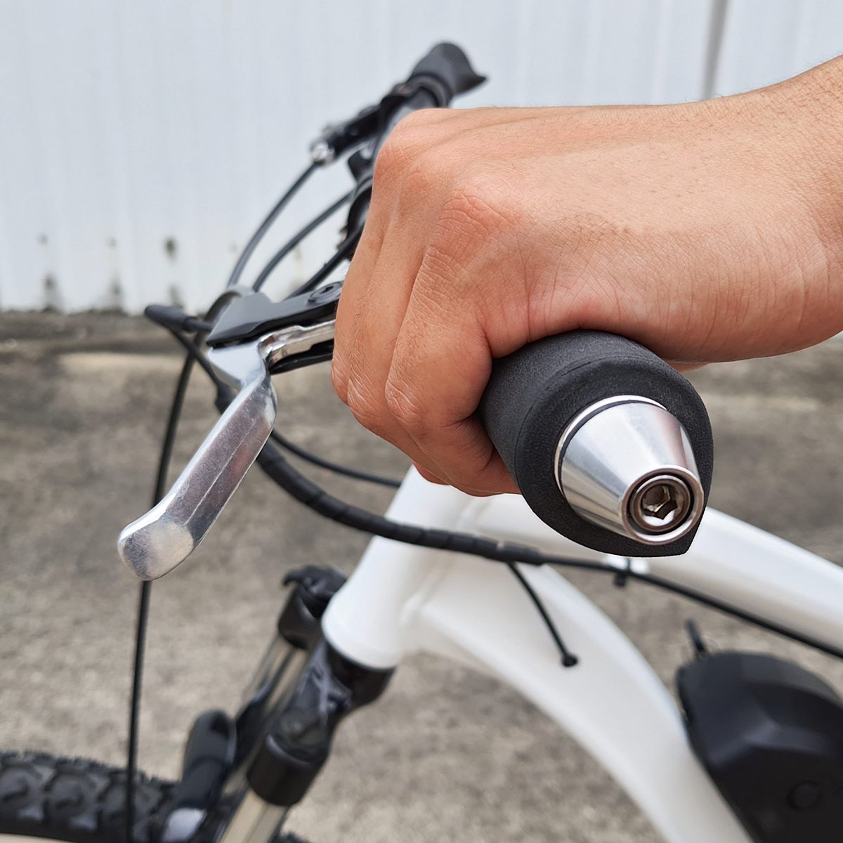 ONIPAX 2pcs Tone Handle Bar End Plugs (Silver/Black)